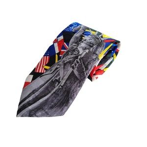 Statue of Liberty Over International Flags Tie NWOT in Original Packaging